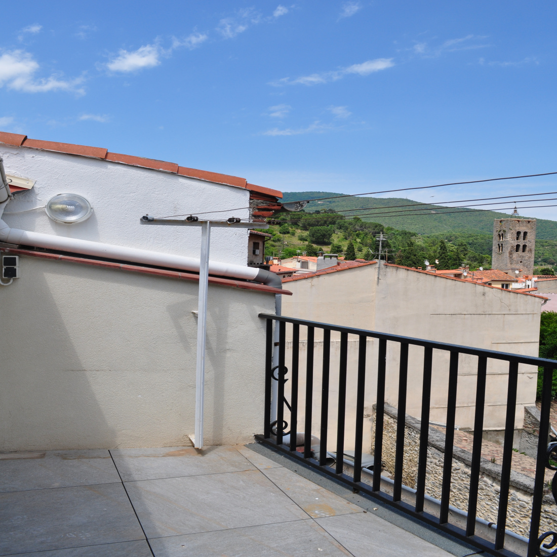 location ARLES SUR TECH GI66